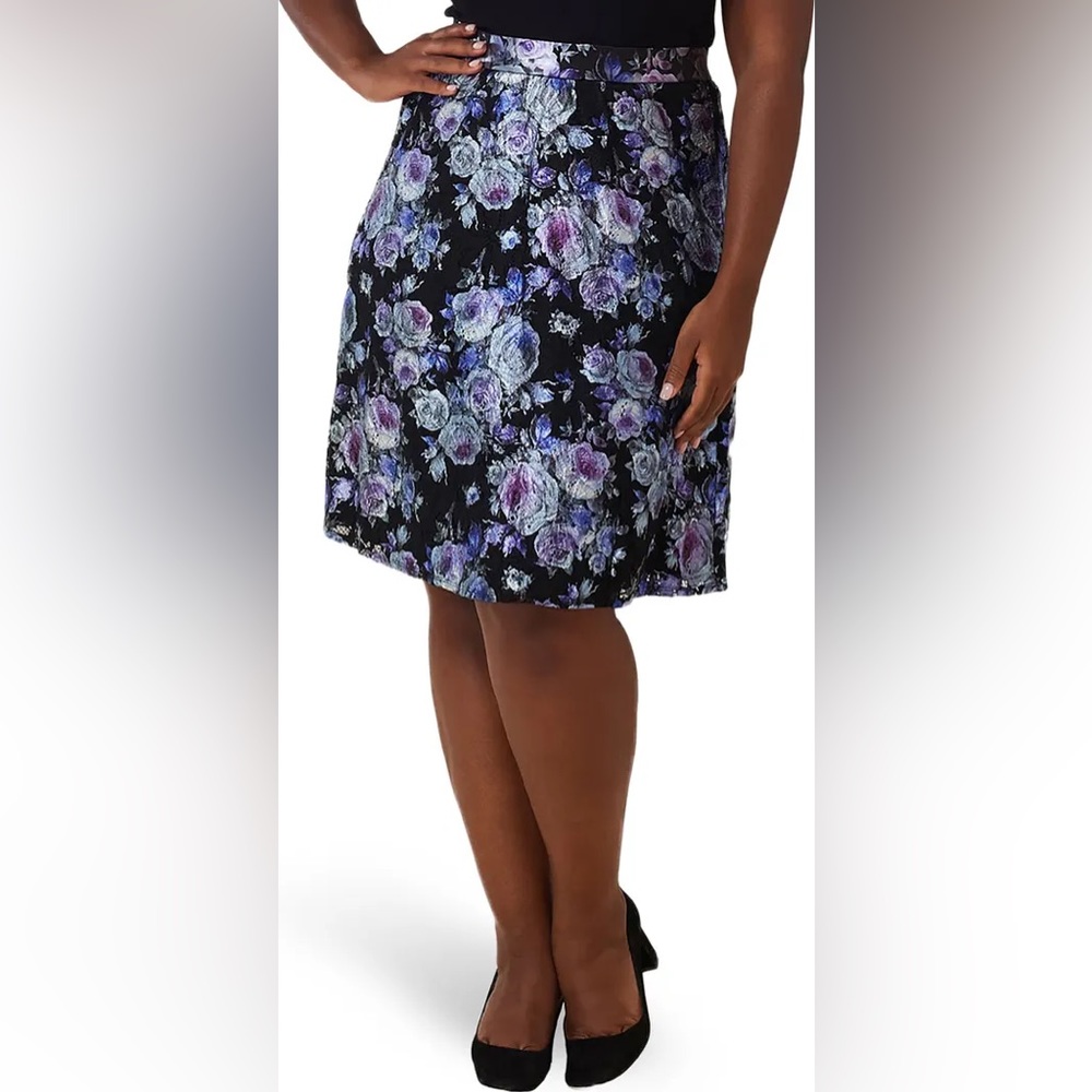 💜 NWT! Purple Floral Lace Skirt